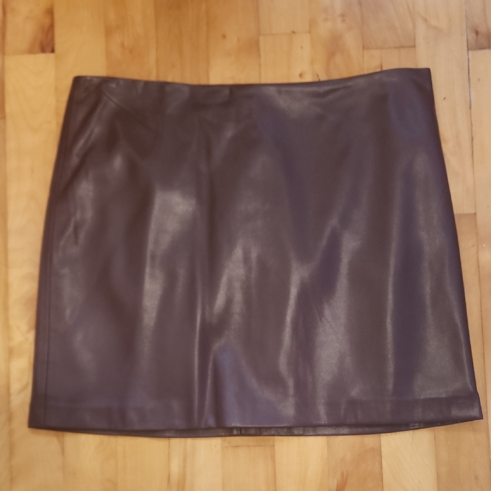 Chic Leather Mini Skirt - Dark Brown
